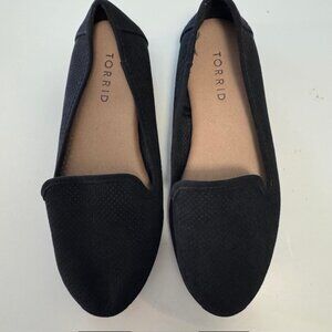 Women's Torrid Suede Flat Shoe Black, Size 6 Wide